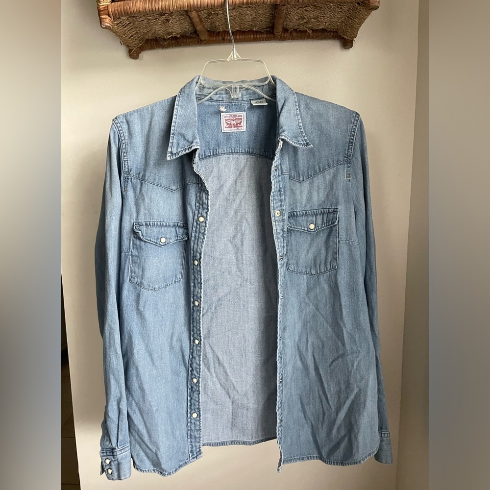 Levi’s pearl snap denim shirt
